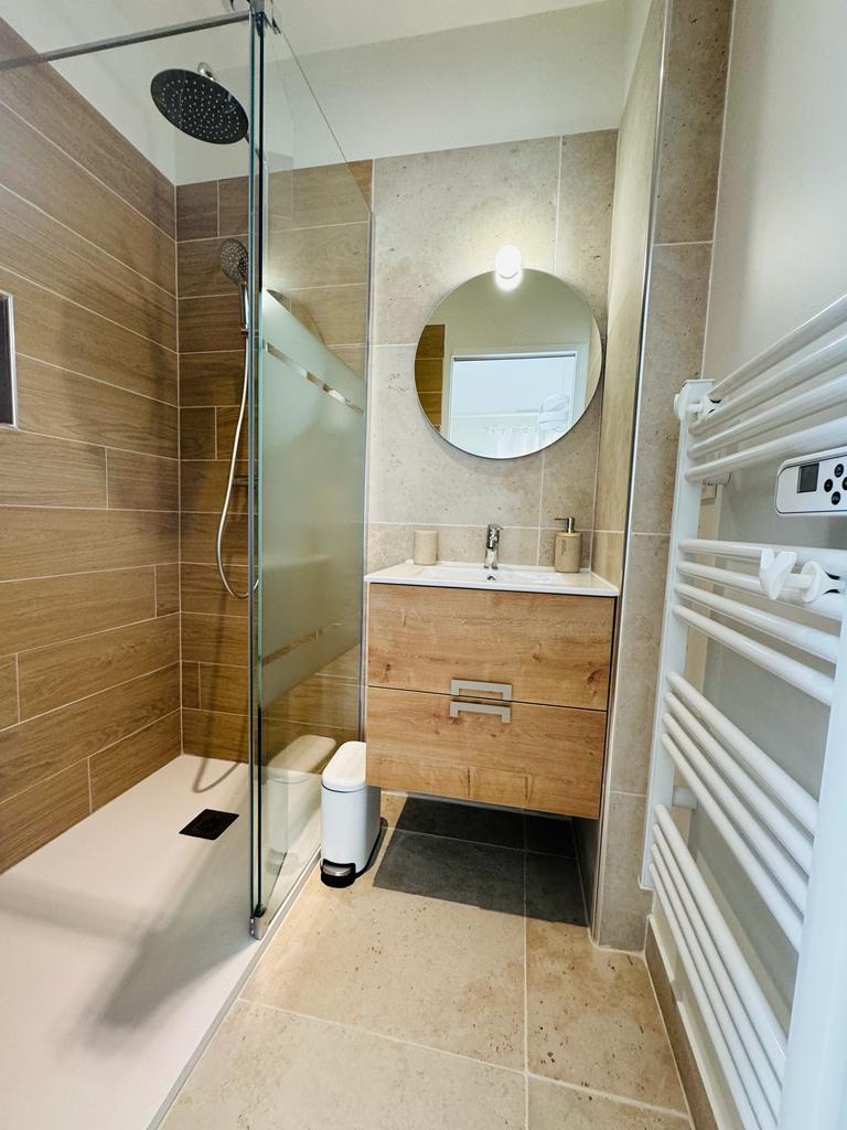 Salle de bain, chambre vert tilleul